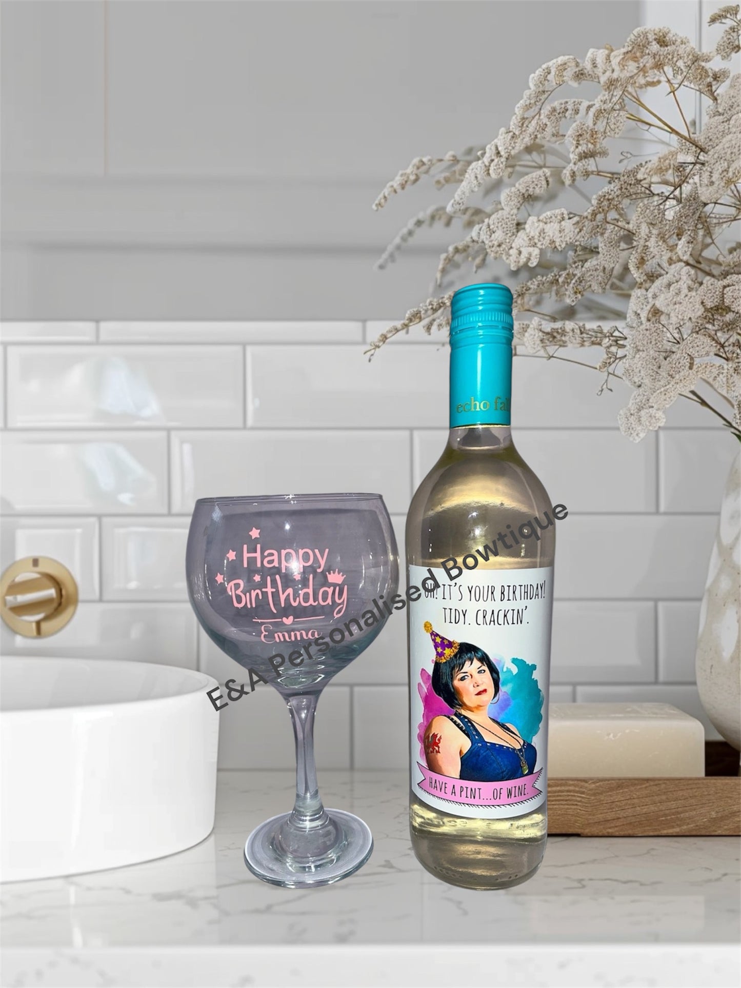 Personalised wines comes with a personalised wine glass and personalised gift bag